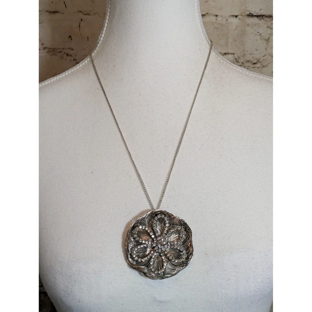 Vintage Wirework Flower Pendant Necklace In Silver Tone 1970's Rhinestones 22